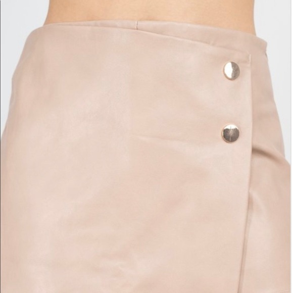 NEW TRENDY DUSTY BLUSH BUTTON FRONT FAUX LEATHER SKORT - Picture 1 of 17